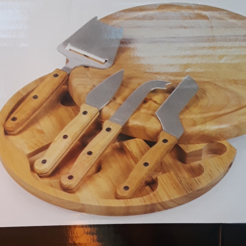 New cheeseboard with tools